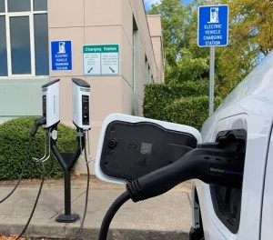 汽車充電樁市場的供需關系與調研報告